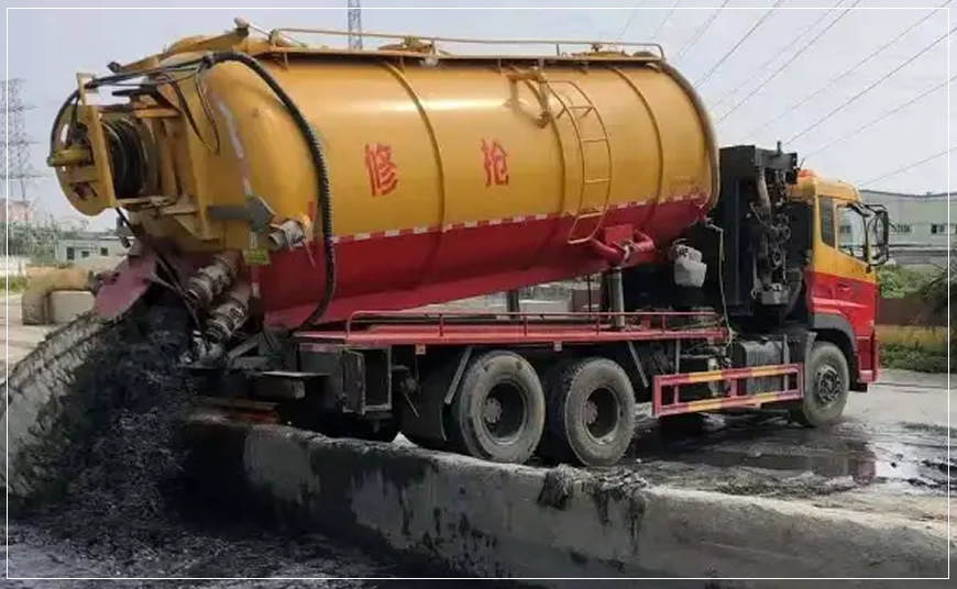 老边区污水池清理